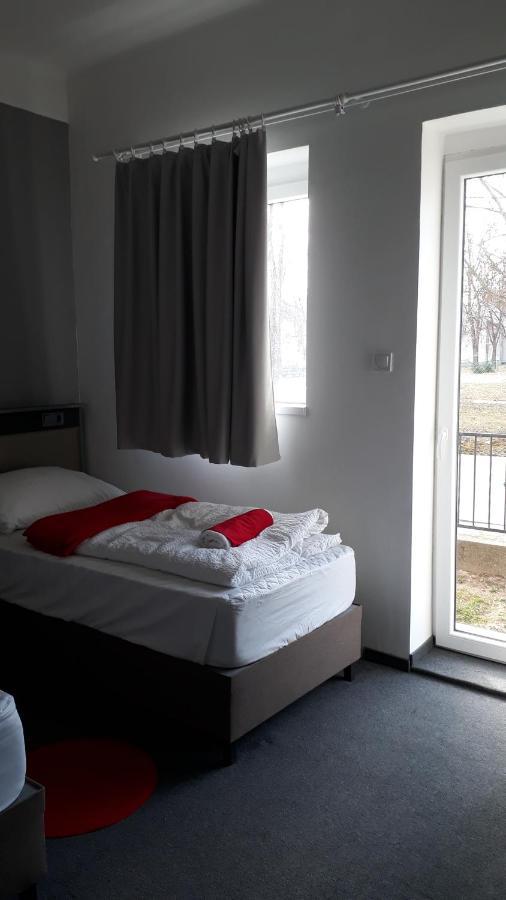 Bed and Breakfast No Stress Panzió-Pizzéria-Sporttábor à Harkány Extérieur photo
